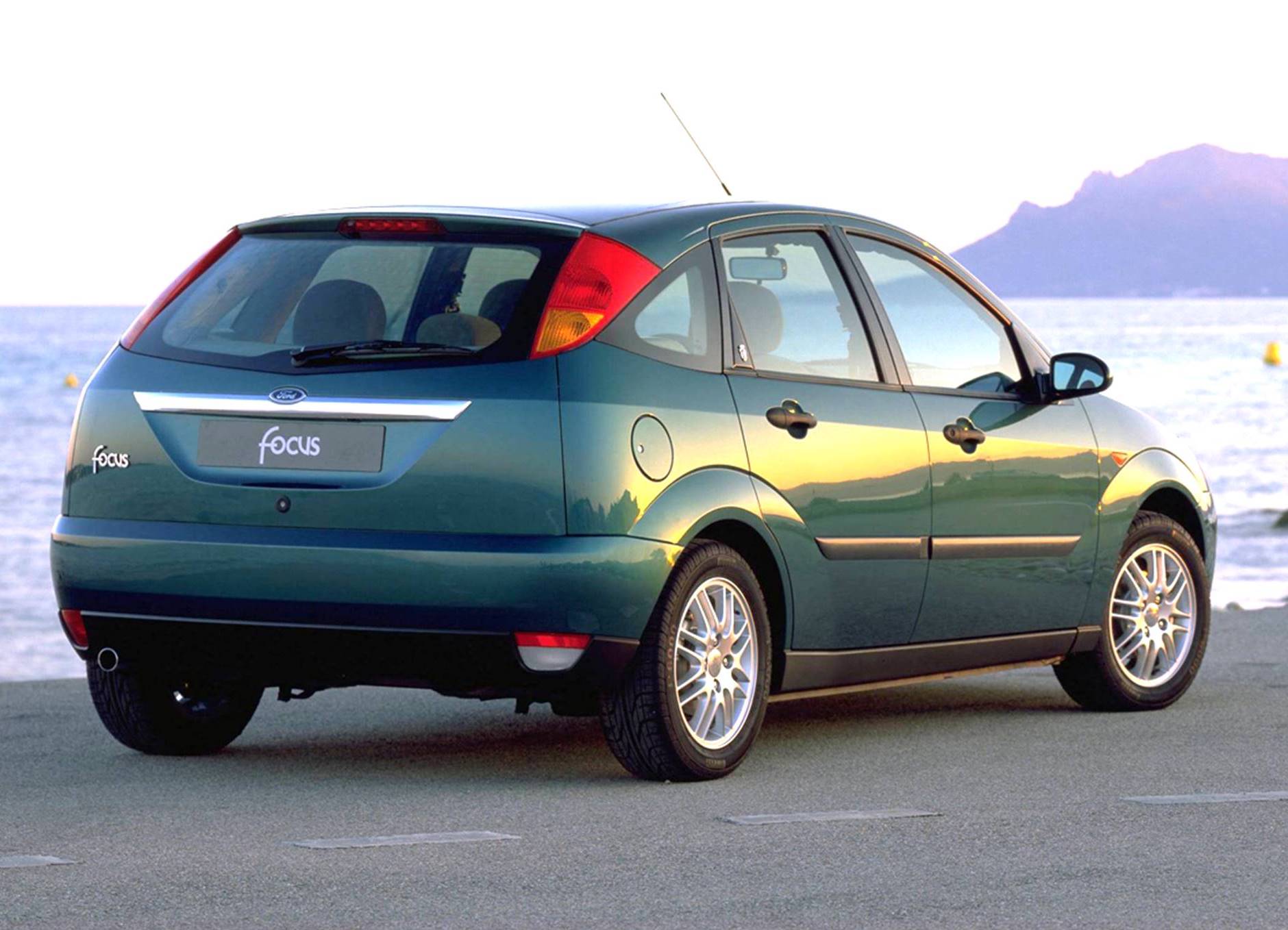 Форд фокус 1 автомат купить. Ford Focus 1 Hatchback. Ford Focus 1998 хэтчбек. Ford Focus 2000 хэтчбек. Форд фокус 2001 хэтчбек.